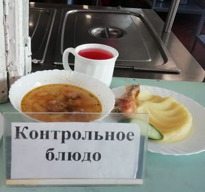 Родители продолжают следить за организацией питания в школах