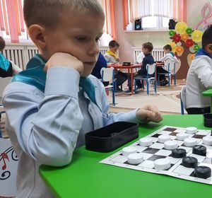 30 тысяч дошколят стали участниками турниров по шашкам на призы Деда Мороза