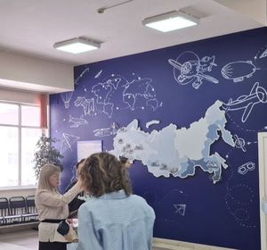 Современное музейное пространство в преддверии 80-летия Великой Победы открыли в школе Советского района