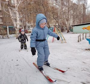 Малыши из детского сада «Сибирята» осваивают лыжи